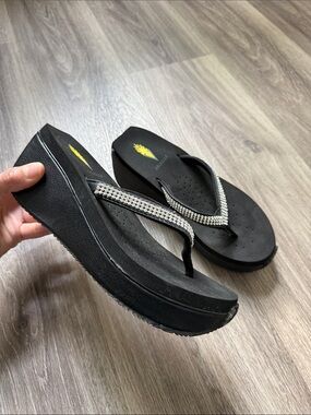 Volatile Black Rhinestone Platform Sandals Size 7 Leather Vacation Slides Casual